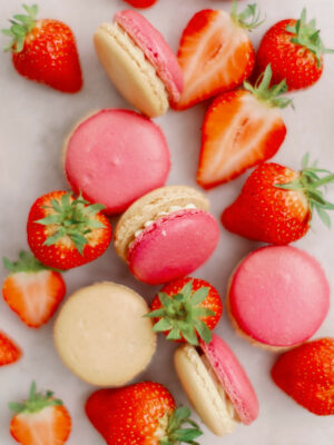 Strawberries & Cream Macaron