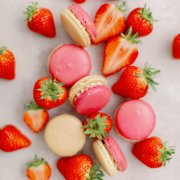 Strawberries & Cream Macaron
