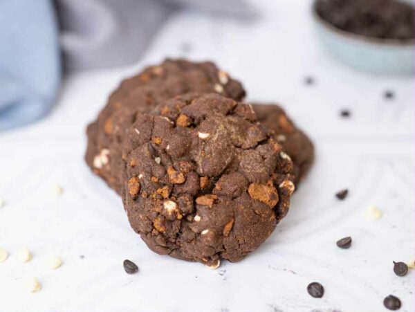 New York Biscoff Stuffed Cookie from Morton Baking Academy – soft, chewy, and filled with molten Biscoff spread.