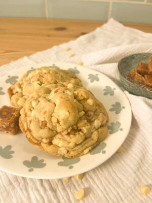 Chunky New York cookies with white chocolate chips and fudge pieces